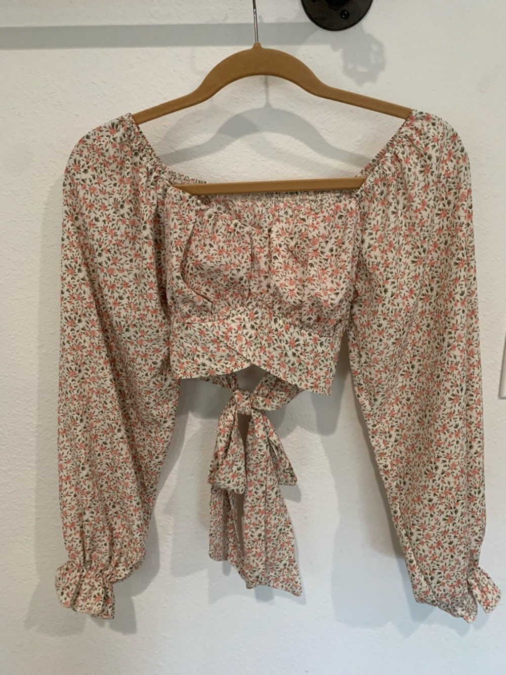 Women’s Lyaner Floral Tie-Back Puff Sleeve Crop Top Off Shoulder Shirt, Small